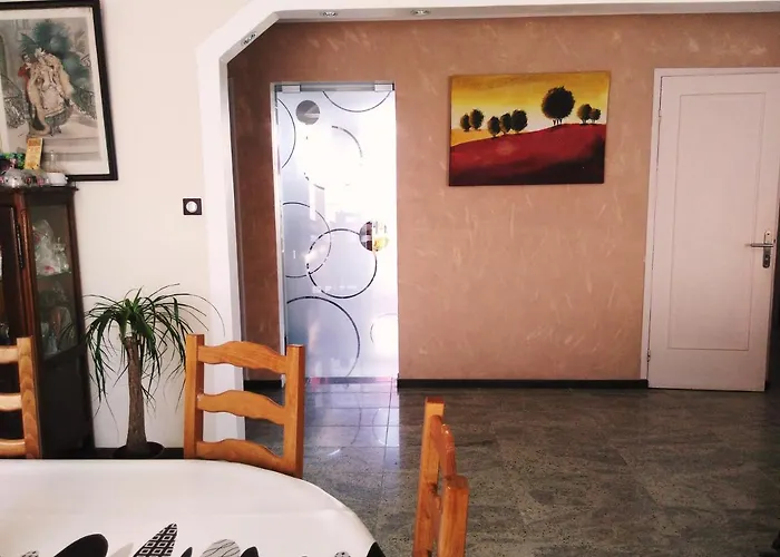 Privée , Près De L'hôpital Pasteur Et Gare