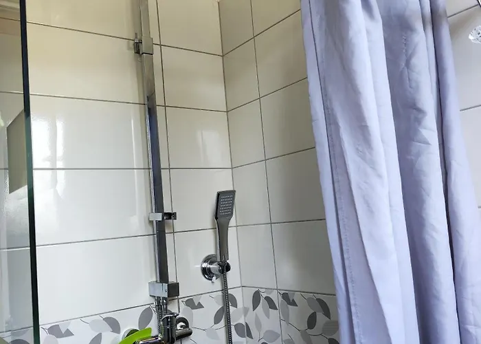 Privée , Près De L'hôpital Pasteur Et Gare *