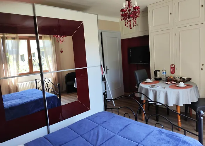 Privée , Près De L'hôpital Pasteur Et Gare Alloggio in famiglia